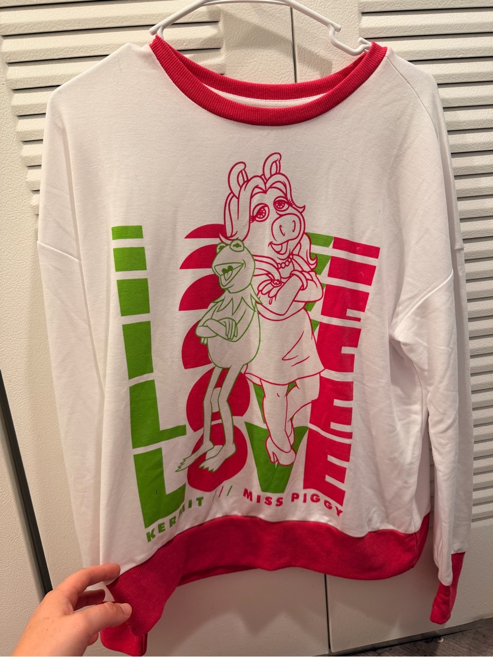 The Muppets ' White & Pink Crewneck with Kermit & Miss Piggy